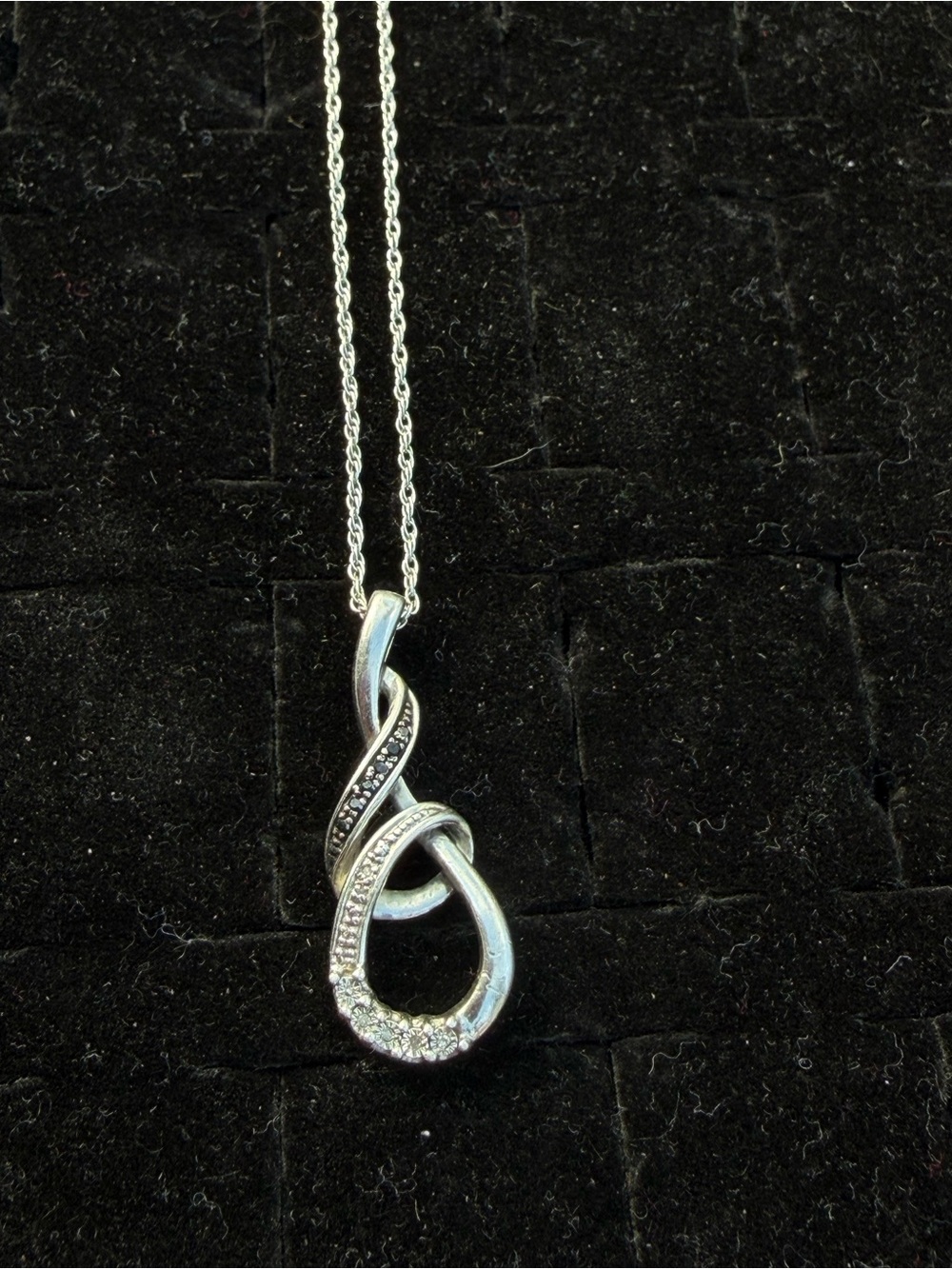 Kays Sterling Silver Black Diamond Twisting Infinity Pendant 18”  Necklace #386